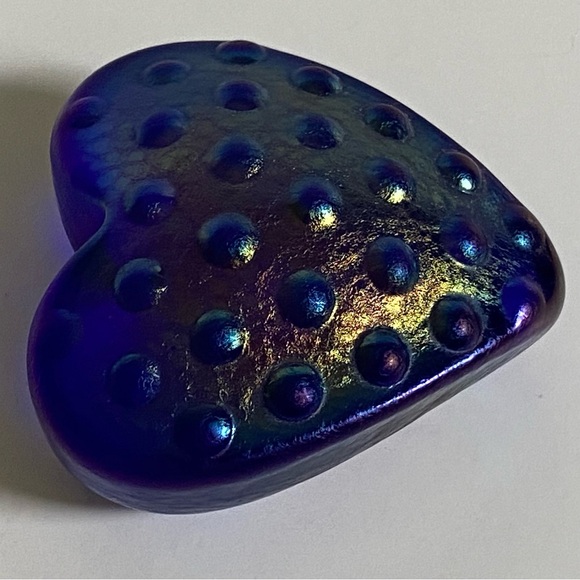 Robert Held Art Glass Heart Iridescent Paperweight 2.5” Blue Mint condition EUC - Picture 5 of 12